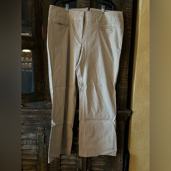 Lane Bryant Right Fit khaki Dress Pants Plus Size 5 42“ Waist - Picture 1 of 3
